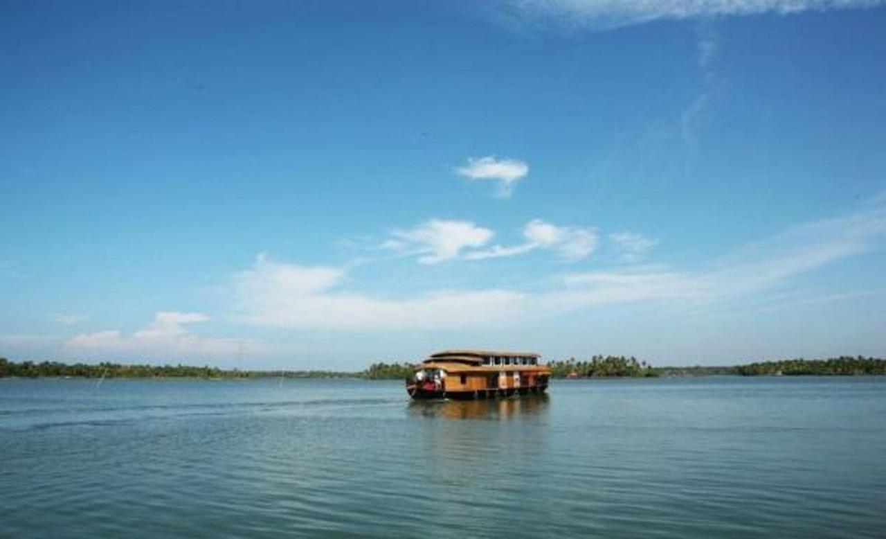 Regant Lake Village, Kollam. Chavara Εξωτερικό φωτογραφία