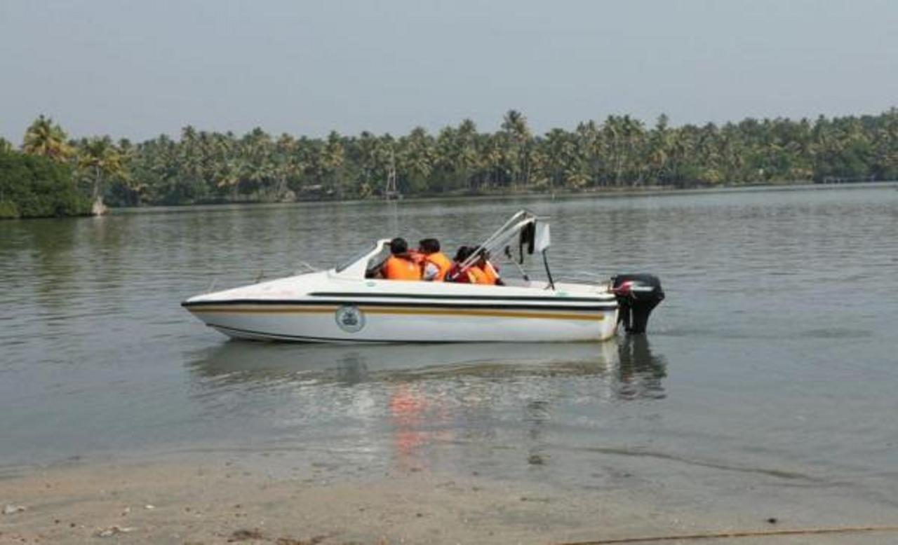 Regant Lake Village, Kollam. Chavara Εξωτερικό φωτογραφία